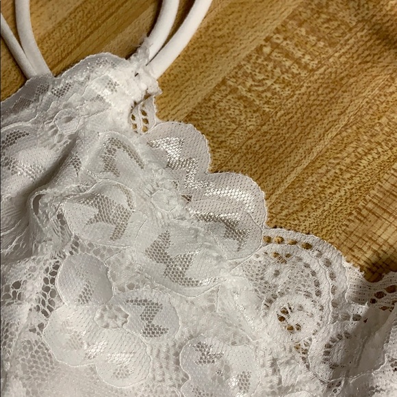WHITE LACE BRALETTE Medium NWOT - Picture 6 of 6